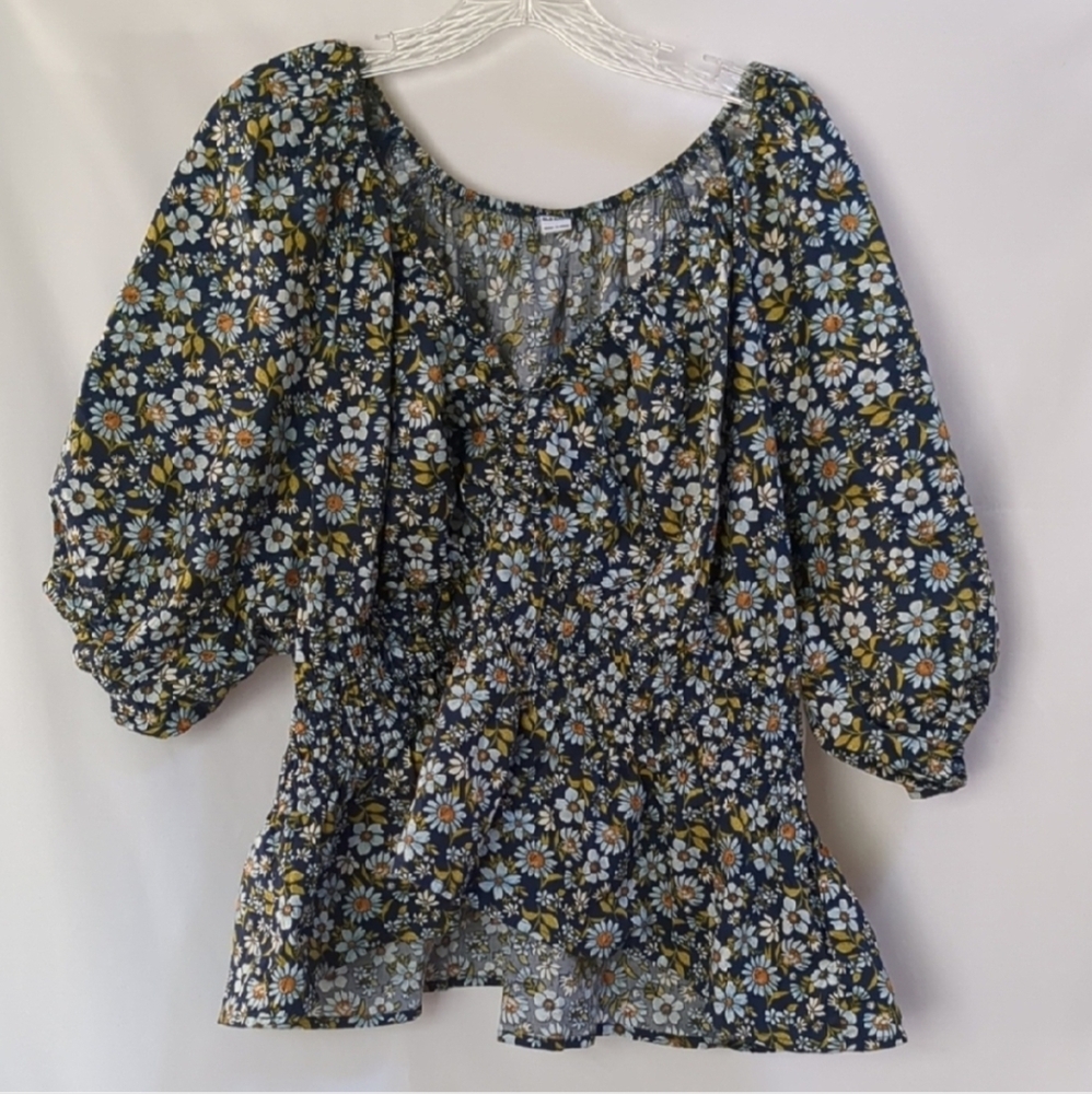 Old Navy Short Sleeve Blue Floral Smocked V-Neck Peplum Top Size 2XL